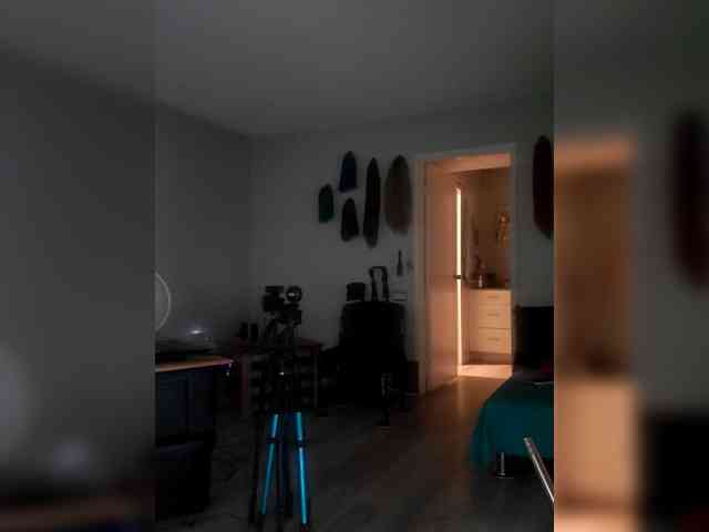 QueenAnitaDix webcam