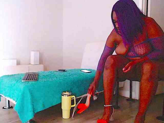QueenAnitaDix Sex Cam Show