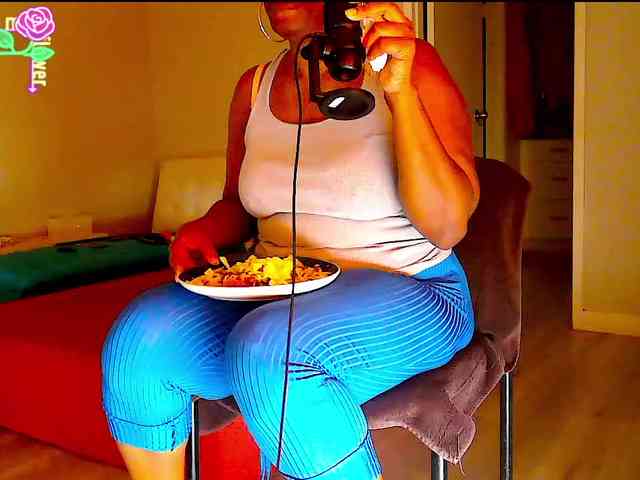 Model: Queenanitadix