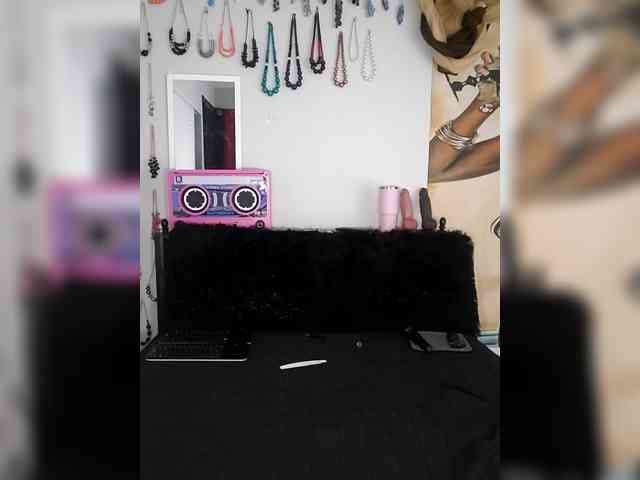 QueenAnitaDix webcam