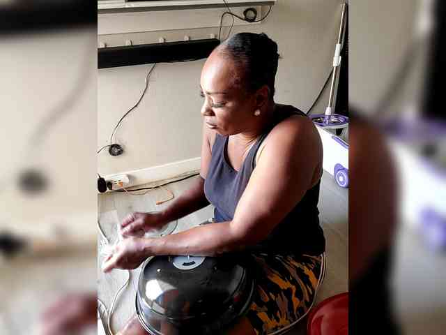 QueenAnitaDix webcam