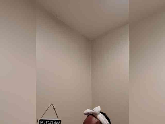 QueenAnitaDix webcam