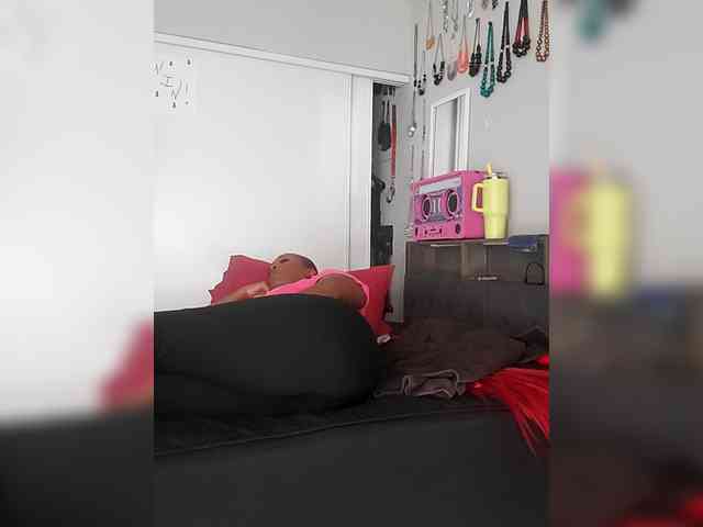 QueenAnitaDix webcam