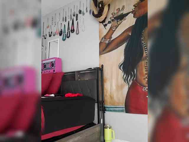 Model: Queenanitadix