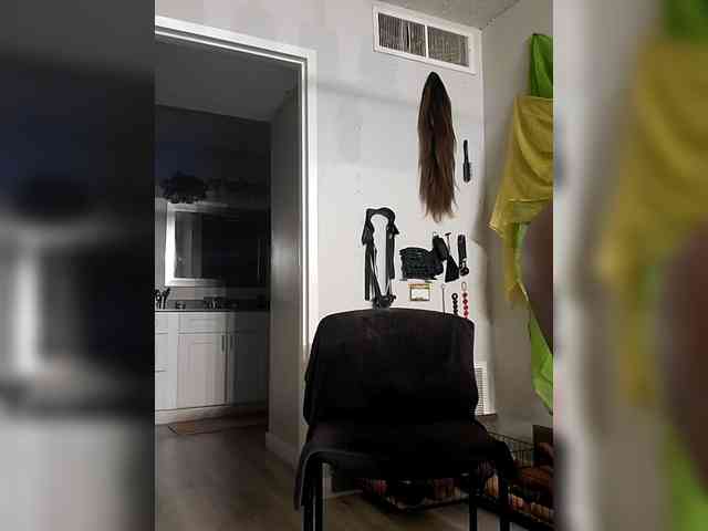 QueenAnitaDix webcam