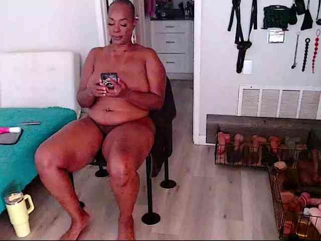 QueenAnitaDix webcam