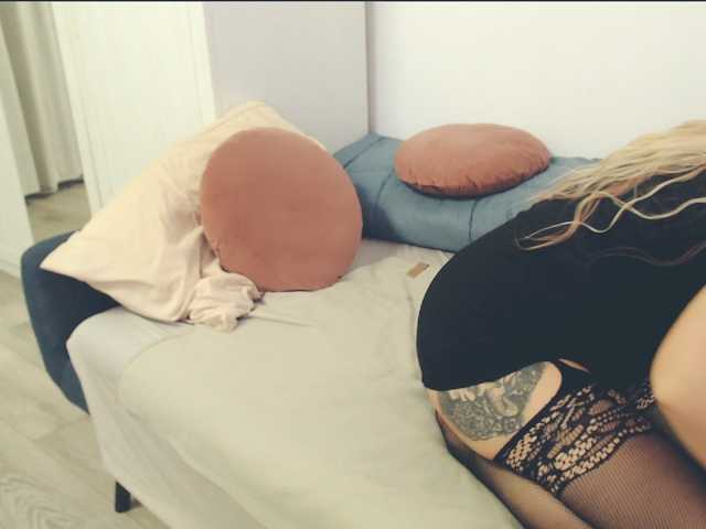 GiuliaHotXXX1 live cam on BongaCams