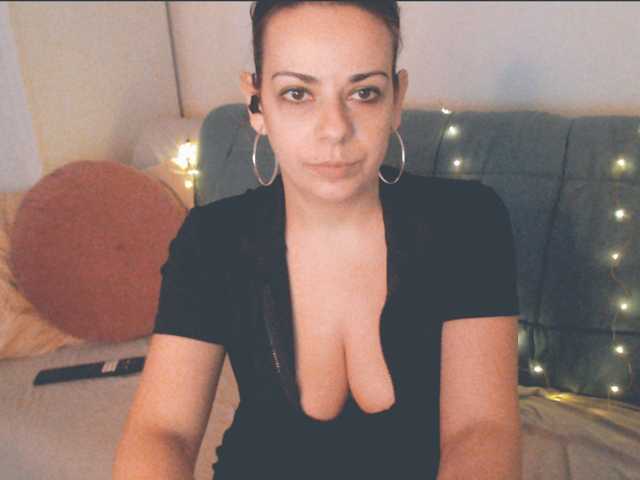 GiuliaHotXXX1 live cam on BongaCams