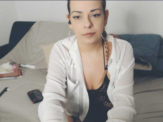 GiuliaHotXXX1 live cam on BongaCams