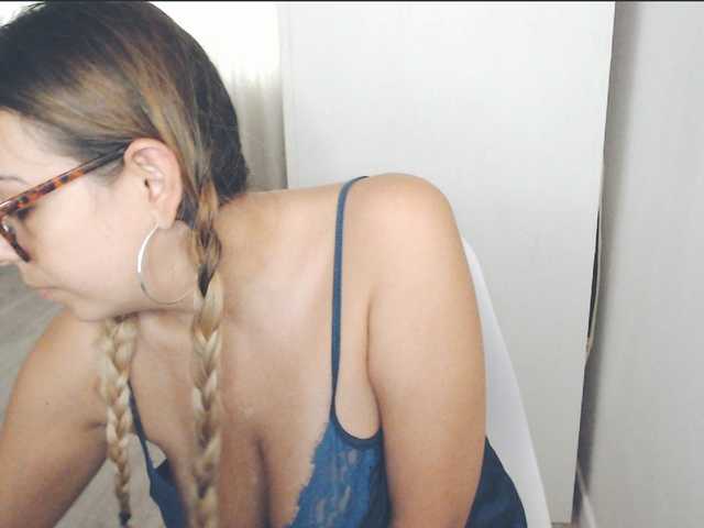 GiuliaHotXXX1 live webcam show