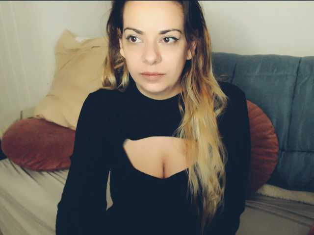 GiuliaHotXXX1 live cam preview