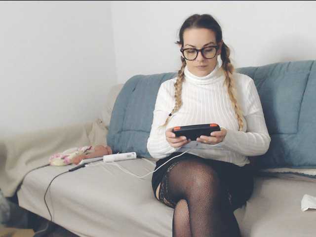Live room thumbnail for GiuliaHotXXX1