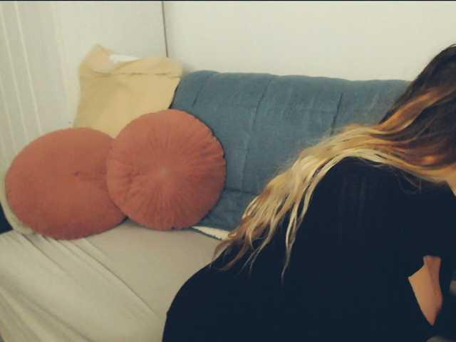 GiuliaHotXXX1 live cam preview