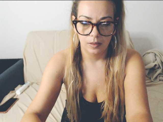 GiuliaHotXXX1 live webcam show