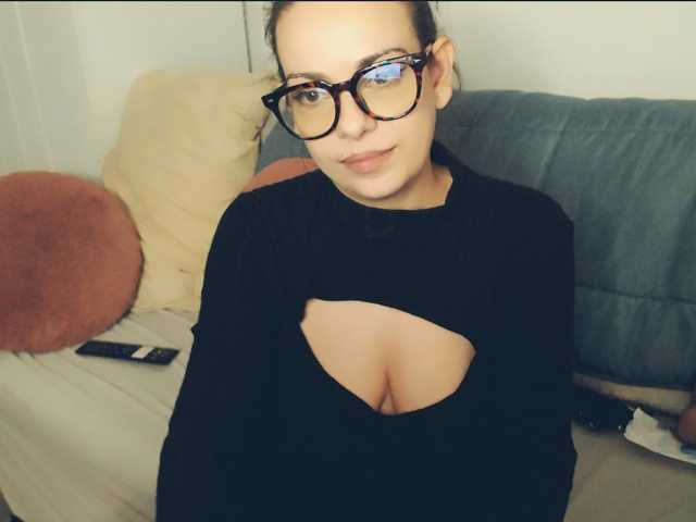 GiuliaHotXXX1 live cam preview