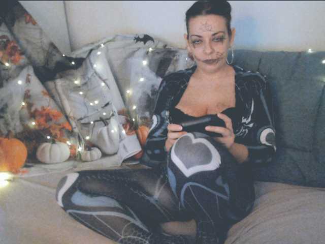 GiuliaHotXXX1 live cam preview