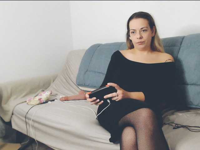 GiuliaHotXXX1 live cam preview