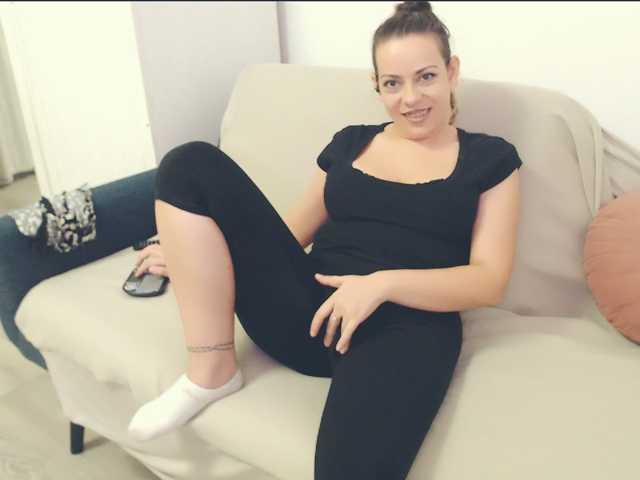GiuliaHotXXX1 live cam on BongaCams