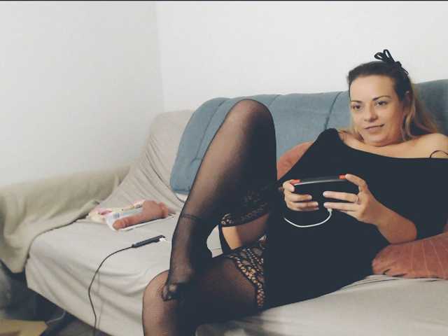GiuliaHotXXX1 live cam preview