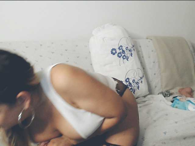 GiuliaHotXXX1 live cam on BongaCams