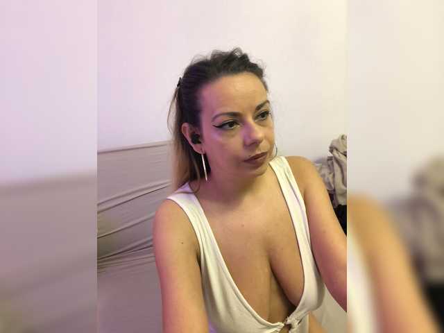 GiuliaHotXXX1 live cam on BongaCams