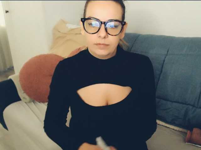 GiuliaHotXXX1 live cam preview