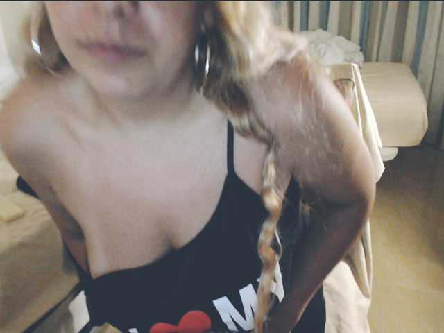GiuliaHotXXX1 live cam on BongaCams