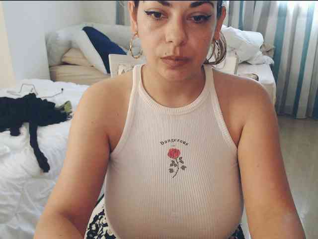 GiuliaHotXXX1 webcam