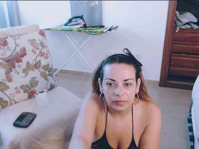 GiuliaHotXXX1 webcam