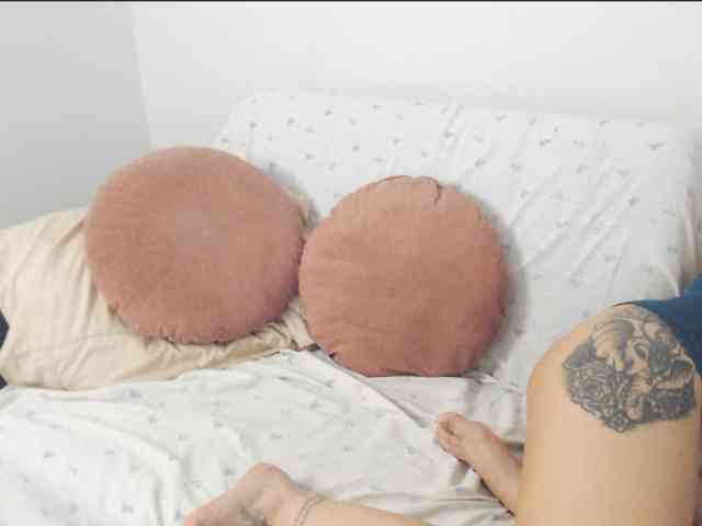 GiuliaHotXXX1 webcam