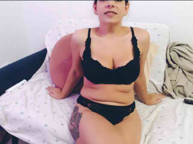 GiuliaHotXXX1 webcam