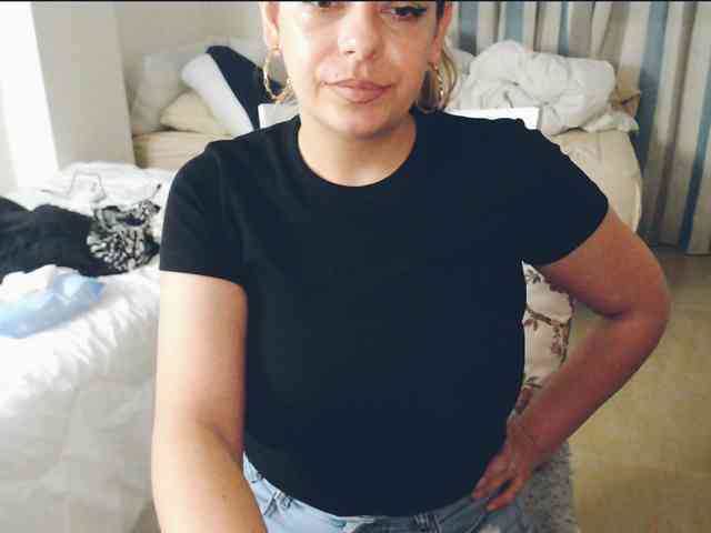 GiuliaHotXXX1 webcam