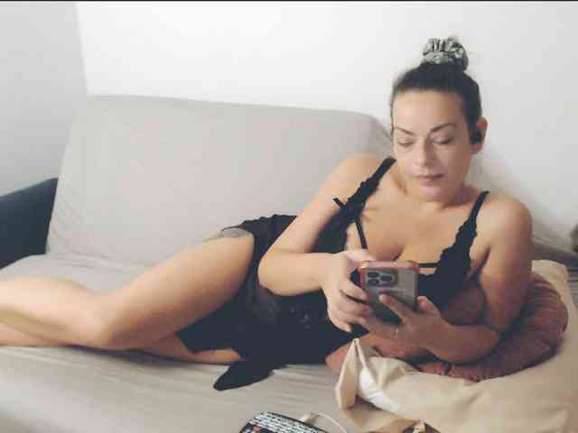GiuliaHotXXX1 webcam