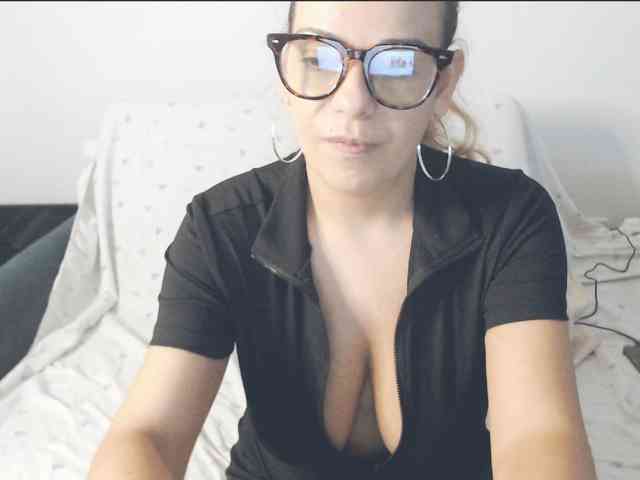 GiuliaHotXXX1 webcam