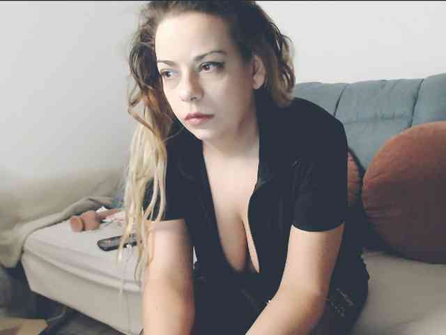 GiuliaHotXXX1 webcam