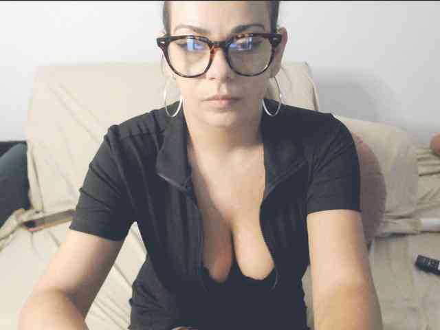 GiuliaHotXXX1 webcam