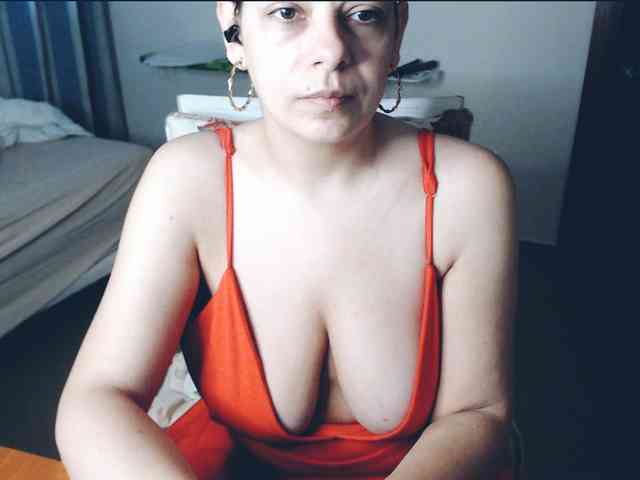 GiuliaHotXXX1 webcam