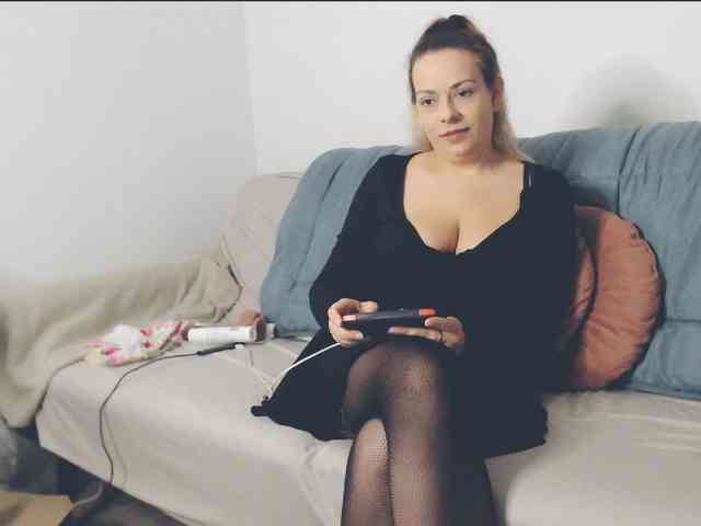 GiuliaHotXXX1 webcam