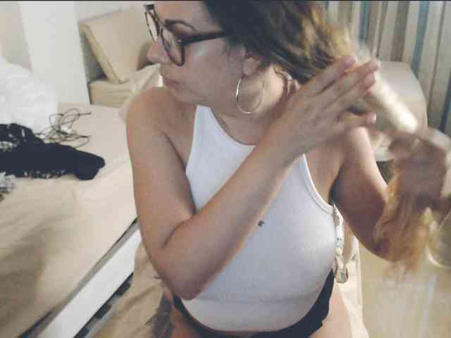 GiuliaHotXXX1 webcam
