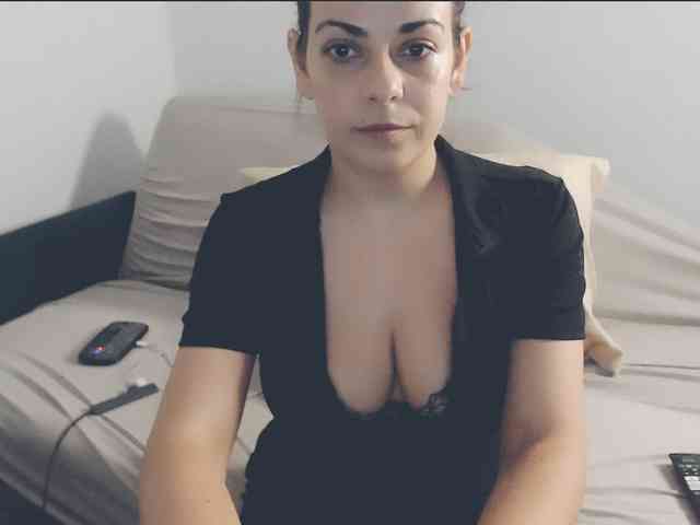 GiuliaHotXXX1 webcam