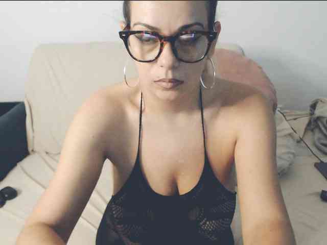 GiuliaHotXXX1 webcam