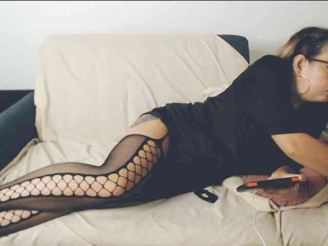 GiuliaHotXXX1 webcam