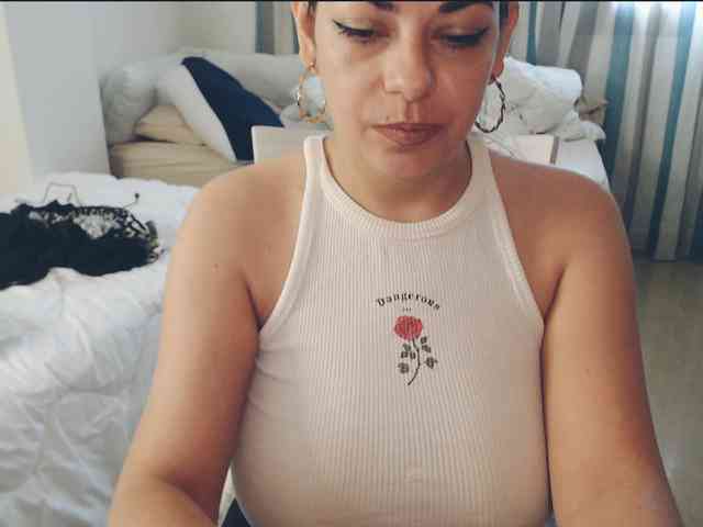 GiuliaHotXXX1 webcam