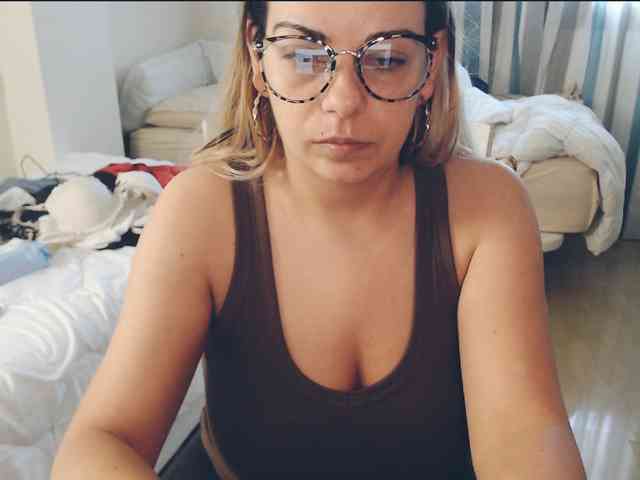 GiuliaHotXXX1 webcam