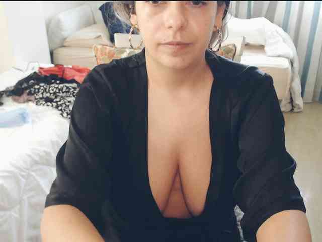 GiuliaHotXXX1 webcam