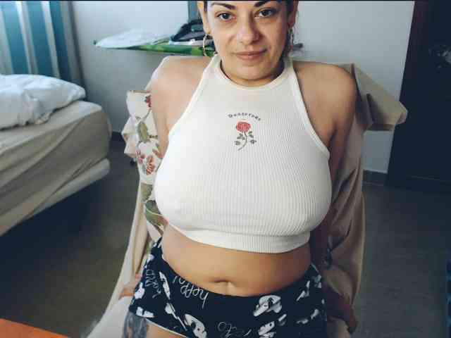GiuliaHotXXX1 webcam