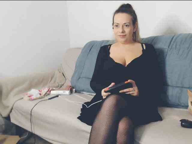 GiuliaHotXXX1 webcam