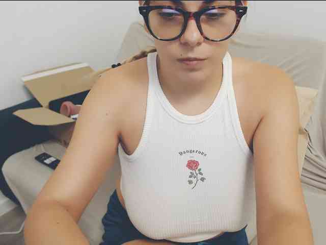 GiuliaHotXXX1 webcam