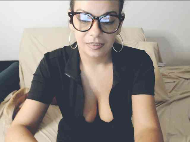 GiuliaHotXXX1 webcam