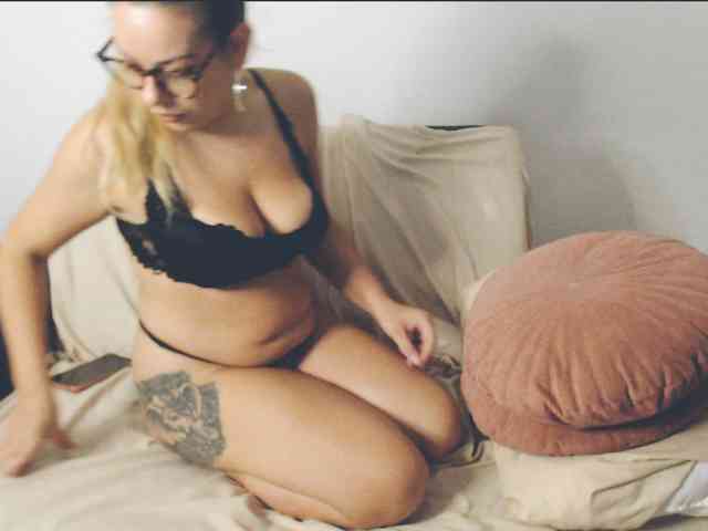 GiuliaHotXXX1 webcam